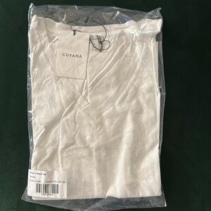 Cuyana Women’s VNeck white Pima Cotton Tee. Size XL. NWT
